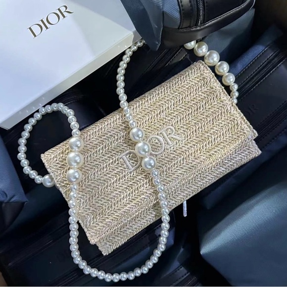 New Dior Beauty Raffia Pouch - Picture 1 of 4